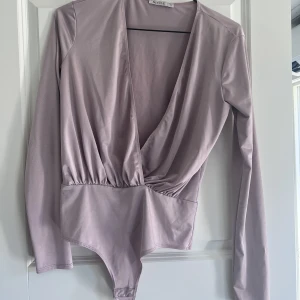 Body från Nelly - Body från nelly i fint skick