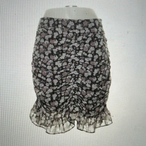 Blommig kjol från NA-KD i storlek Small  - Jättefin kjol från NA-KD i storlek small. Använt några fåtal gånger! Sitter jättesnyggt. Kan även mötas upp i Stockholm 