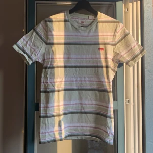 Levis tshirt - Tshirt från levis i storlek XS, skick 9/10. 