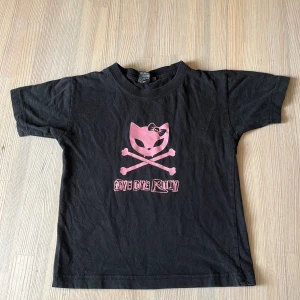 Söt babytee - Söt baby-tee i storlek 110/120 