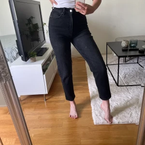 Gina Tricot Jeans - Stretchjeans från Gina Tricot i storlek 36. (Nypris 499)