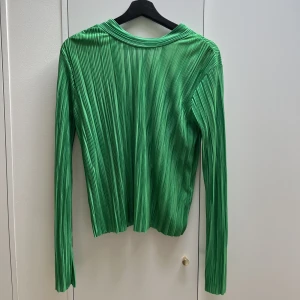 Grön blus  - Helt oanvänd blus. Superfin och skönt material 