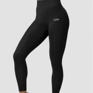 ICIW tights  - Superfina träningsbyxor från ICIW i toppskick. 🙌🏻 byxorna är knappt använda och det finns inget tecken på användning 💗 skriv privat för egna bilder!