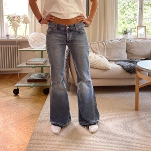 Lågmidjade jens - Säljer dessa super snygga låg midjade Jens 