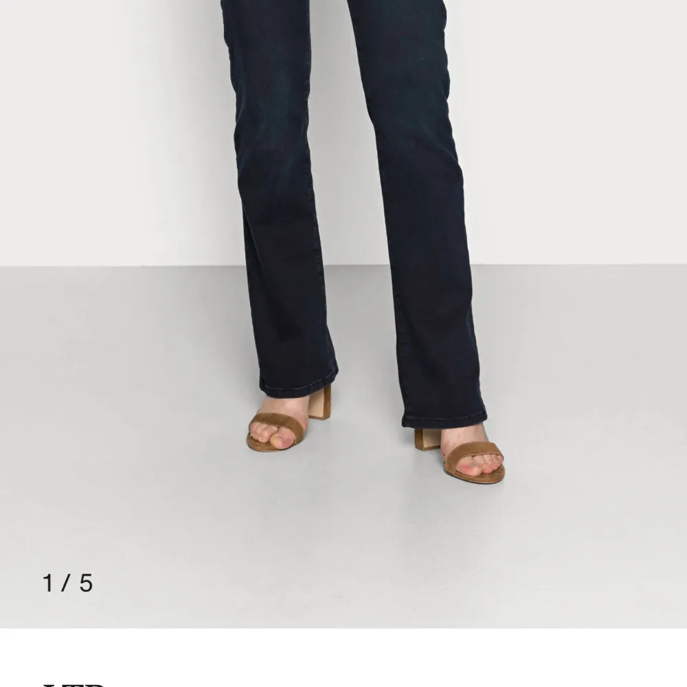 Säljer mina jättefina Ltb jeans, dom är slutsålda i nästan alla storlekar överallt. Köpta för 829kr. Kop privat för frågor💕💕. Jeans & Byxor.