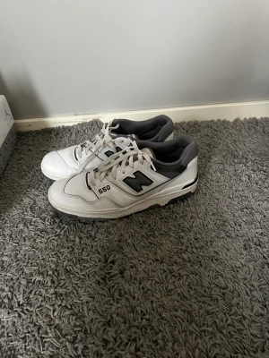 New balance 550 - New Balance 550 grey Skick 9/10  Skriv vid intresse!