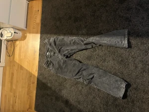 Grunt jeans grå - Nyskick 