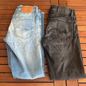 Jack & Jones jeans - Säljer mina Jack & Jones jeans då jag inte använder dom! Har använts väldigt få gånger och är i bra skick.  Det är Slim/Glenn passform på båda jeansen. Nypris 900 säljer för 350 st men pris kan alltid diskuteras i dm 😁