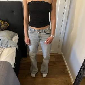 Super fina bagy jeans från zara. Har aldrig använt dem men prislappen är borttagen.