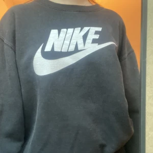 Tjocktröja  - Tjocktröja från Nike, köpt här på Plick!💓