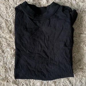 T-shirt - Svart t-shirt från donnay med märke på ena sidan, stryks innan postningen, storlek S , oanvänd 