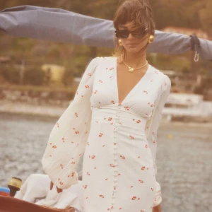 Adoore Florence - Intressekoll på slutsålda Florence klänningen. Säljer inte för lägre än satta pris! 