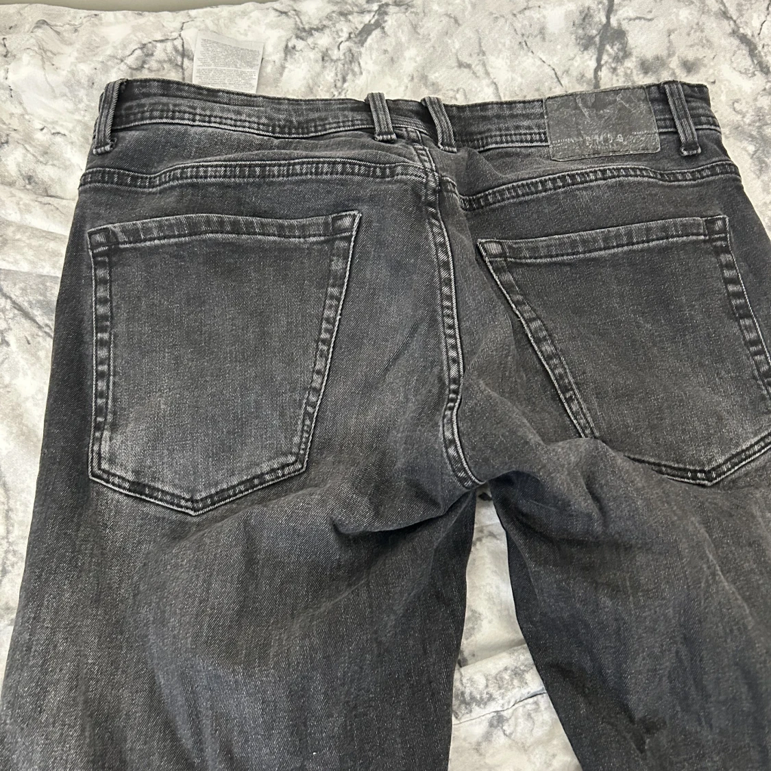 Mörkgråa jeans - 91