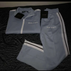 Palm angels dress/ tracksuit  - Ljus blå palm angels dress i storlek s