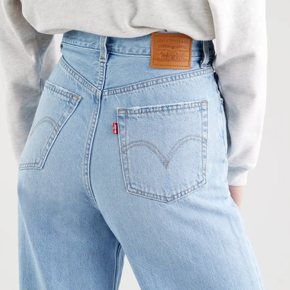 ljusa raka jeans med superlånga ben i storlek 36, köpa för 1400kr och de är helt i nyskick😍 Oanvända dvs. Jeans & Byxor.