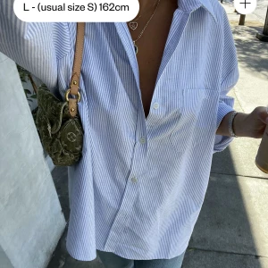 Djerf avenue skjorta  - Randig skjorta från djerf avenue i väldigt bra skick. Nypris 1100. Storlek medium. 