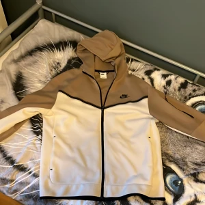 Nike tech fleece  - Nike tech fleece  Bra skick  Storlek L