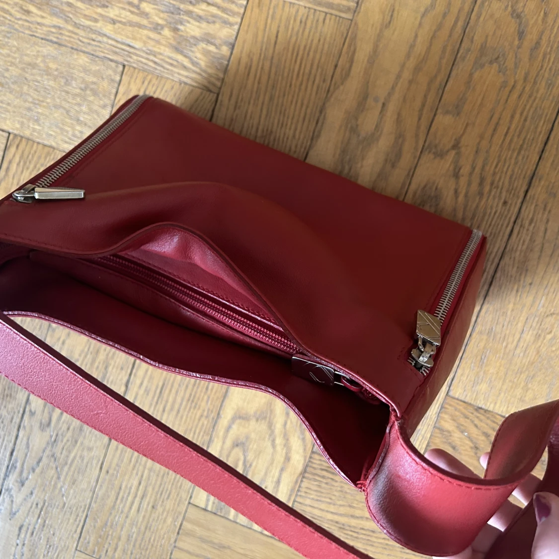 Röd väska  - 90