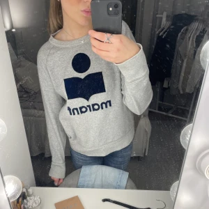 Isabel marant sweatshirt - Grå isabel marant sweatshirt med blått tryck💙Nyskick!