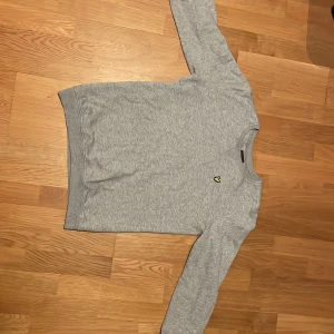 Lyle and Scott Tröja - Använts en säsong, fint skick