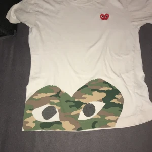 Play T-shirt - Hej säljer min play tröja som jag köpte i farkrike har bara andhämtning den 6 gånger och har tröttnat på den jag kan sänka priset till 350 ochså 