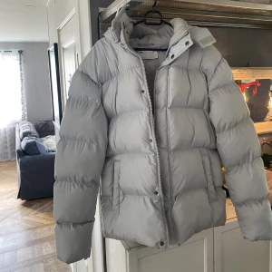 ASOS vinterjacka  - Nytvättad så inga fläckar eller liknande. Bra skick