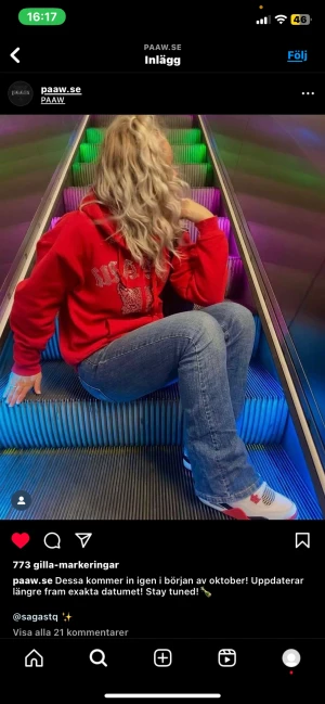 Paaw Hoodie - Hoodie/Kofta med rhinesstones från paaw.se🩷alla paljetter sitter kvar och koftan är i super bra skick!  nyttpris: ungefär 550-600kr  