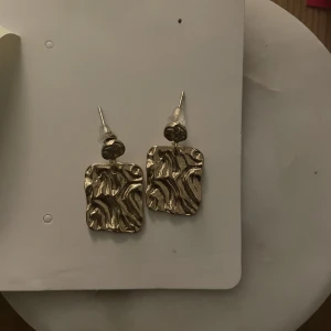 Örhängen guld - Safira