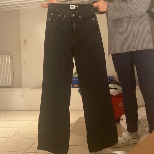 Svarta jeans - Nya svarta jeans