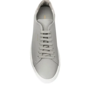 Arigato skor  - Säljer nu mina fina arigatos som tyvärr nu blivit för små. De är i grått läder. Det är lite slitage i hälen men inget man tänker på och säljer därför väldigt billigt💞Storleken är 36 men passade mig som hade 37. 