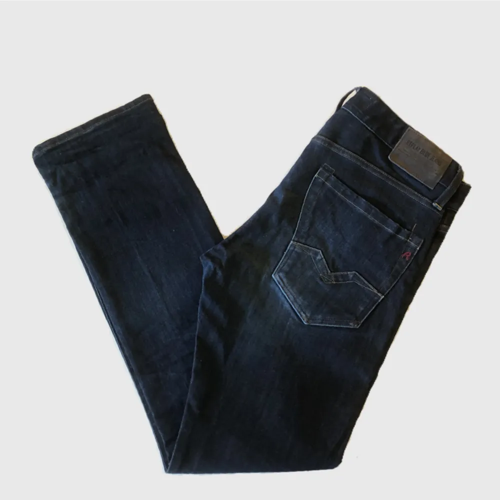 Säljer nu dessa feta Replay Jeans i ett dunder skick till ett dunder pris!  De är i modellen Waitom och i storlek 31/30. Skriv om du har fler funderingar . Jeans & Byxor.
