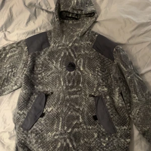 Nike Supreme ACG fleece - Mint/snakeskin - Perfekt skick, då jag använt endast 3-4 ggr. Köpt på stockX