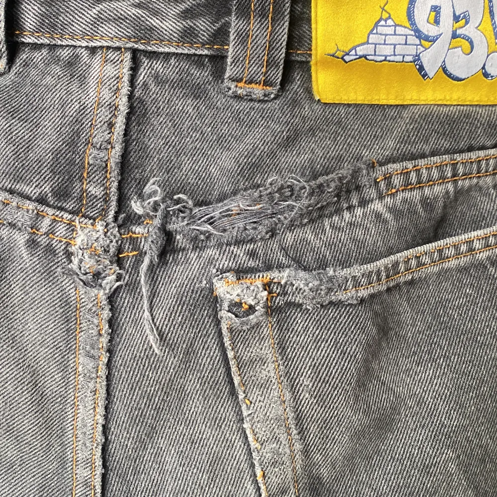 Polar skate co jeans, modell 93 denim i storlek 28/30, använda o lite slitna. Jeans & Byxor.