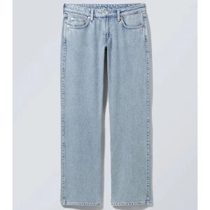 Arrow low straight jeans weekday - Säljer mina Arrow low straight jeans weekday i färgen ”Summer blue”, storlek 25/30💓Pris kan diskuteras 