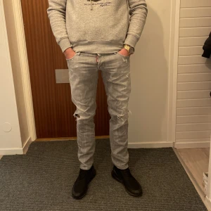 DSQUARED2 otroligt snygga! - Riktigt bra skicka fina dsquared 2 jeans! Storlek 52