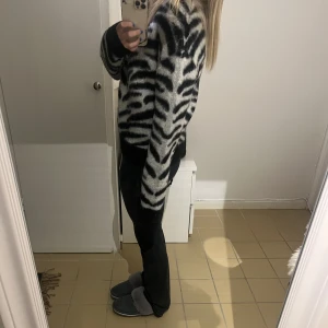 Zebrig tröja - Snygg tjock och varm tröja från nakd med zebrigt mönster på🦓❤️