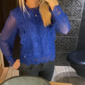 Blus - Super söt blus ifrån YAS, köpt i en lite butik vid hamnen i Öregrund. Använd endast en gång på en middag så den är i ny skick. Nypris 700kr💕