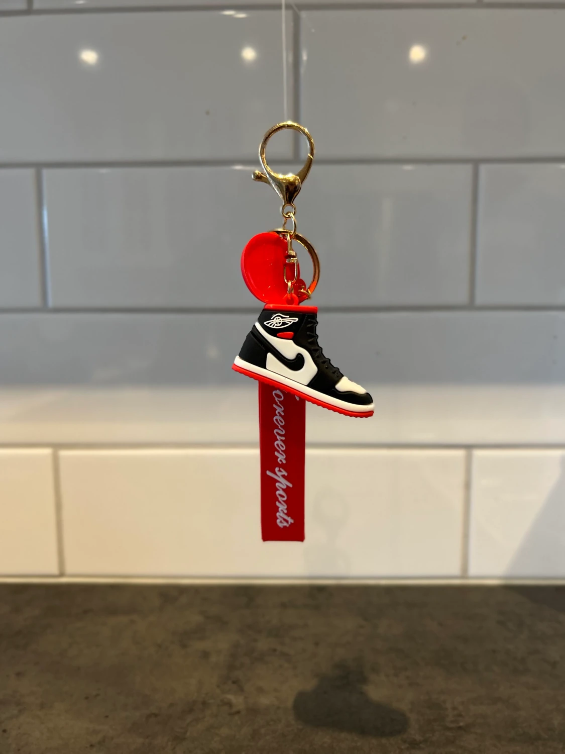 Jordan 1 nyckelring (röd/svart)