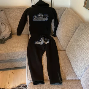 Trapstar set - Svart trapstar shooter set Bra skick  Kan även sälja individuellt för rätt pris  