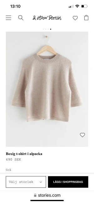 Other stories  - Säljer denna super fina beiga Other stories tröjan  som tyvärr aldrig har kommit till användning❤️🫶🏻köpte den för 700 kr, pris kan alltid diskuteras 🫶🏻