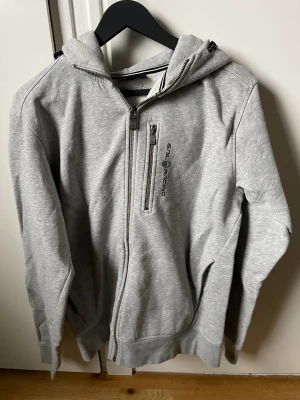 Sail racing bowman zip hoodie  - Säljer pågrund av att jag ej använder längre. Bra skick