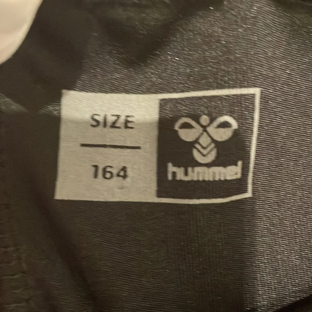 Säljer dessa träningsbyxorna från Hummel som aldrig är använda. Pris går att diskutera  . Jeans & Byxor.