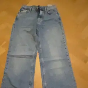 fina högmidjade jeans i storlek xs