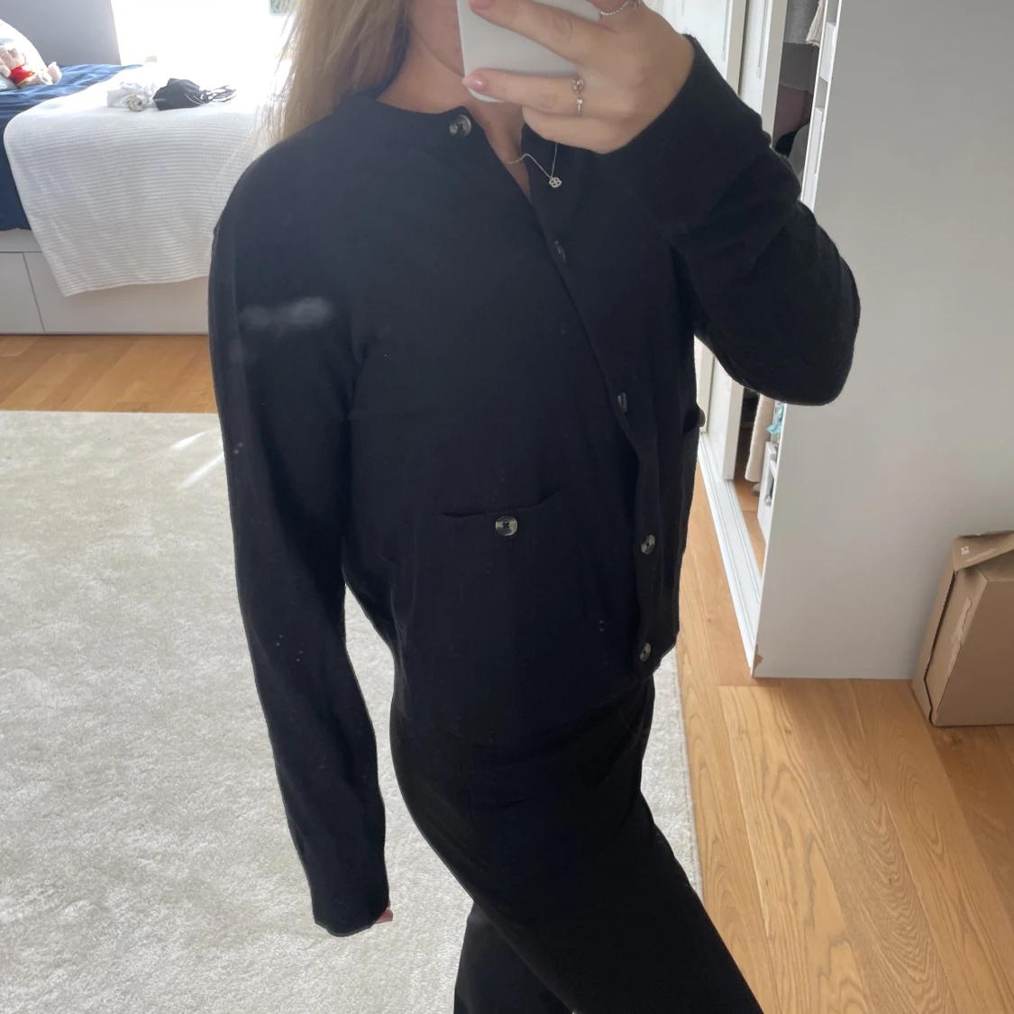Svart kofta med knappar - 90