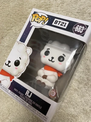 FUNKO POP RJ - Karaktären RJ funko pop (bts) . säljer då jag inte är ett fan längre. Köpt på kawaii så den är äkta
