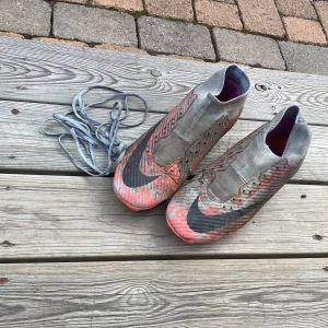 Fotbollsskor cr7 mercurial superfly 9 - Fotbollsskor cr7 mercurial superfly 9 Storlek 42.5 De är inte sönder någonstans 