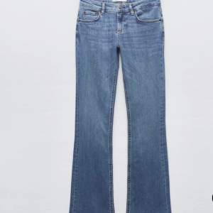 Så fina jeans från zara som är lowwaist och bootcut, kommer tyvär inte till användning.💕