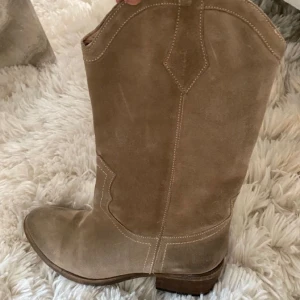 Cowboy Boots - Säljer mina snygga cowboy boots🩷