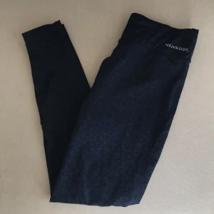 Newbody träningstights  - Träningstights i storlek M från Newbody, gott skick!