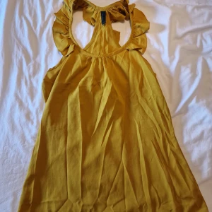 Topp med volang - Superfin,knappt använd